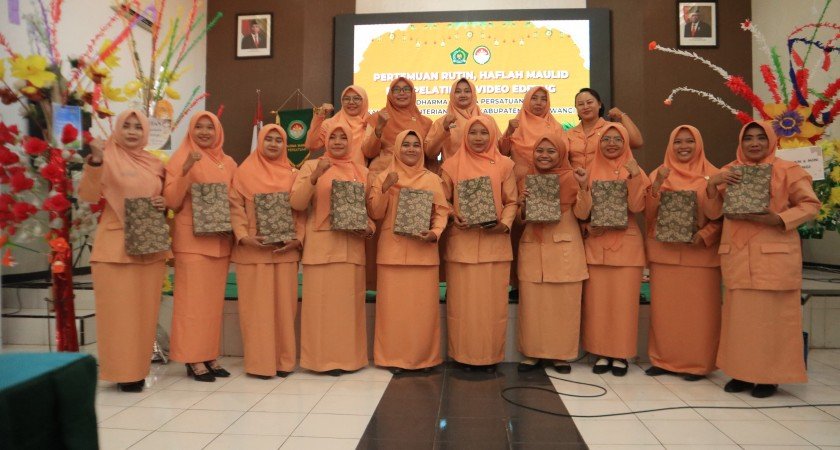 Pertemuan Rutin Dharma Wanita Persatuan Kementerian Agama Banyuwangi: Hafla Maulid dan Pelatihan Editing Video