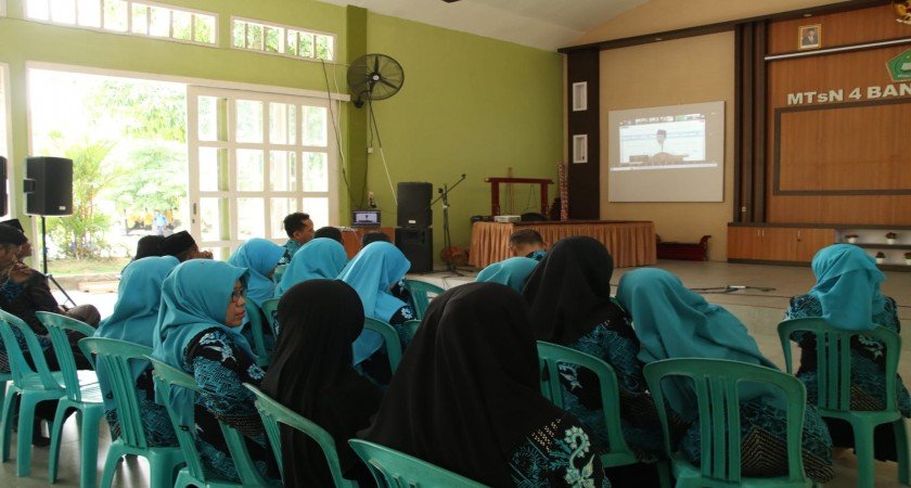 MTsN 4 Banyuwangi Ikuti Pembinaan ASN oleh Menteri Agama RI secara Daring