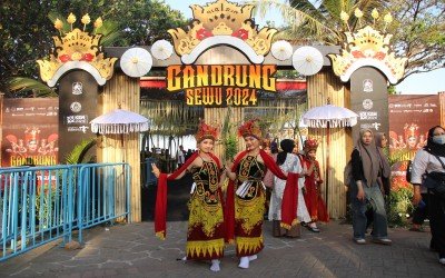 Siswa MTsN 4 Banyuwangi Tampil di Festival Gandrung Sewu 2024