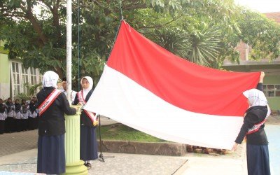 MTsN 4 Banyuwangi Gelar Upacara Bendera untuk Peringati Hari Guru 2024