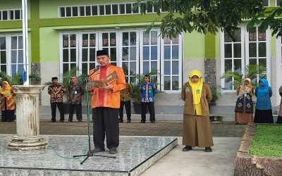 Upacara Peringatan Hari Sumpah Pemuda Yang Ke-94 di Halaman MTsN 4 Banyuwangi